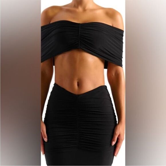 Naked Wardrobe NWT HOURGLASS OFF-SHOULDER
RUCHED CROP TOP Black Size XL - Picture 4 of 4